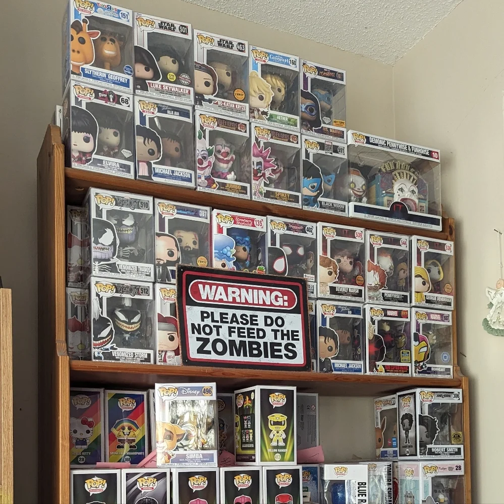 Mystery 6 Funkos with a guarantee - Picture 2 of 7